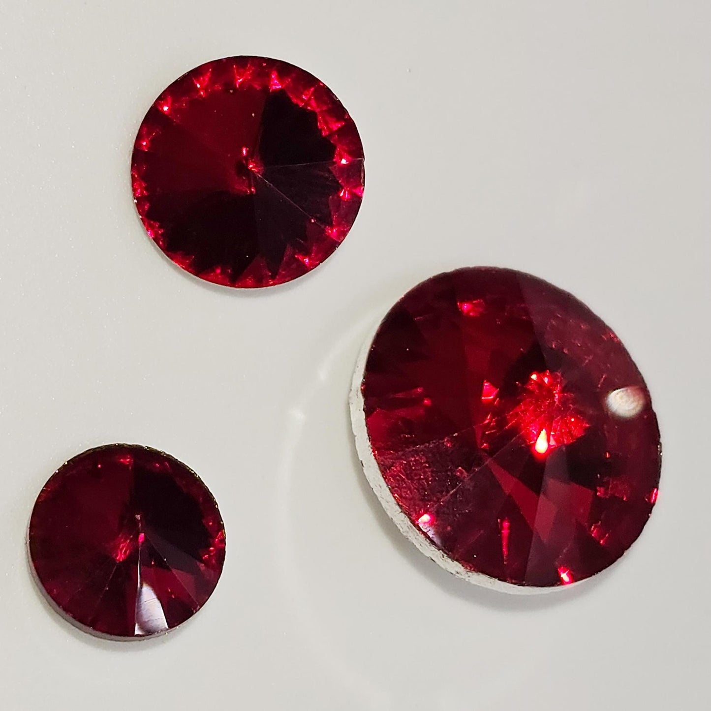 Cone Round Pointed Back Gems Jewels Red Rhinestone 10mm 12mm 14mm 16mm 18mm