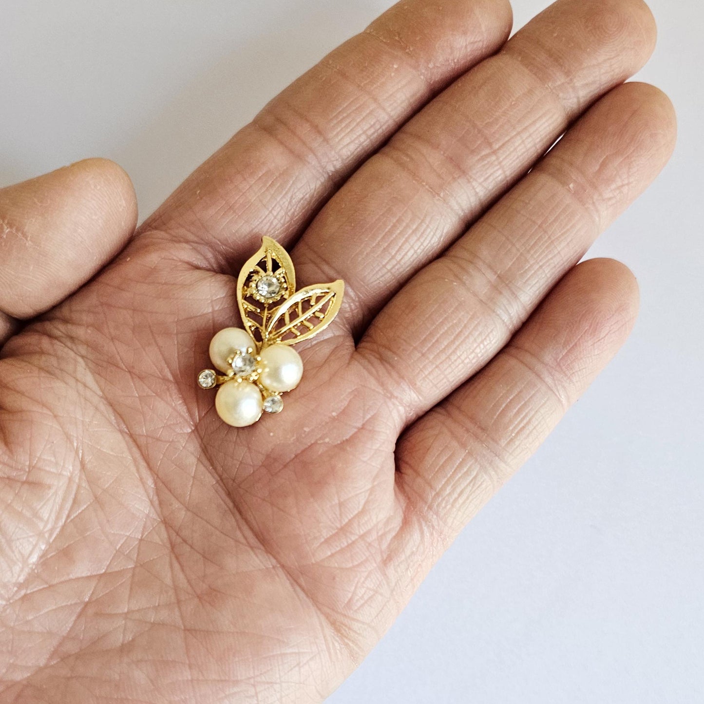 4 Pcs Rhinestone Pearl Flower Leaves Alloy Gold Bling Gorgeous Luxury Sparkling Embellishment DIY 32mm X 15mm