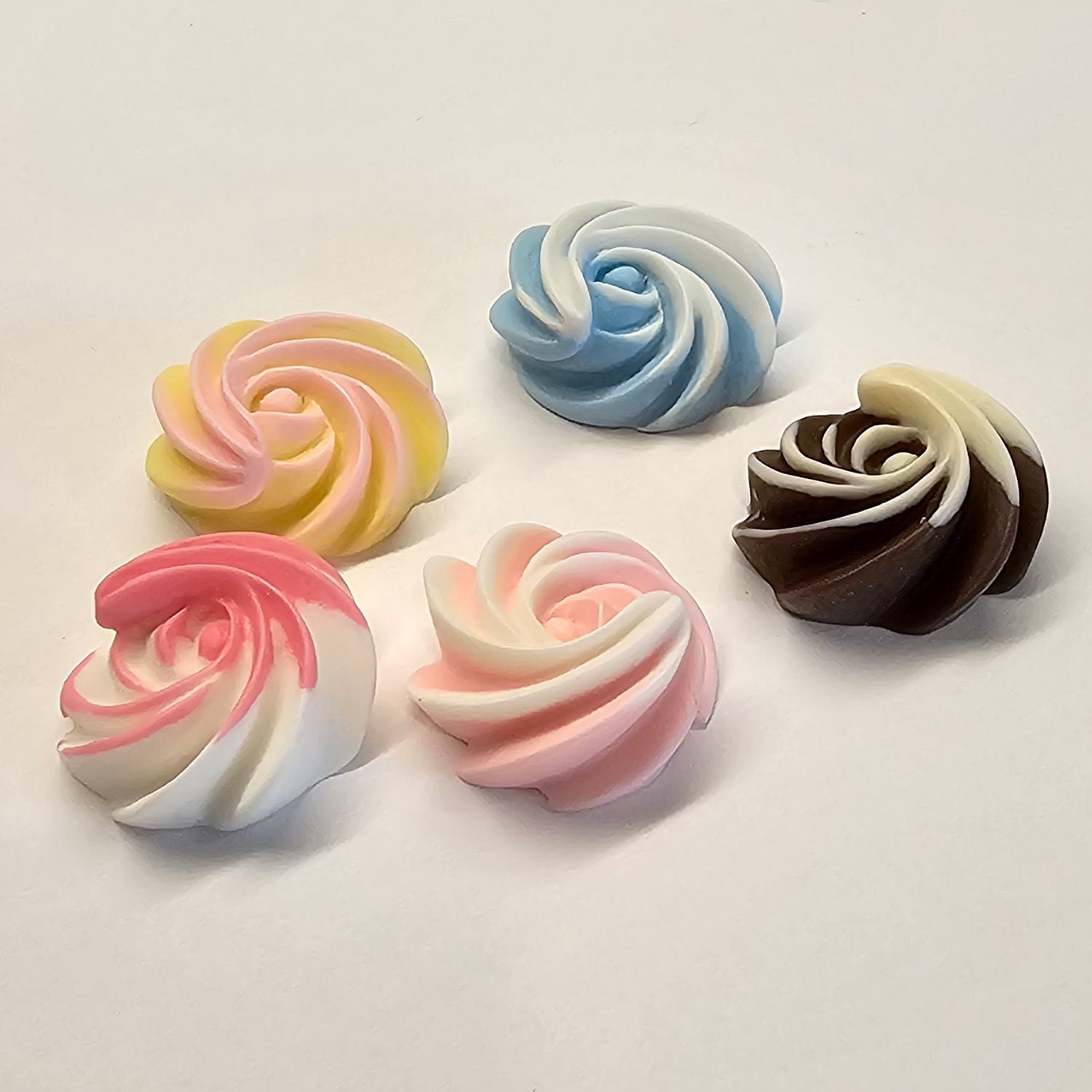 5/15/30 pcs Two Tone Whipped Cream Meringue Kiss Swirl Candy Icing Resin Flat Back Cabochons #CAB056