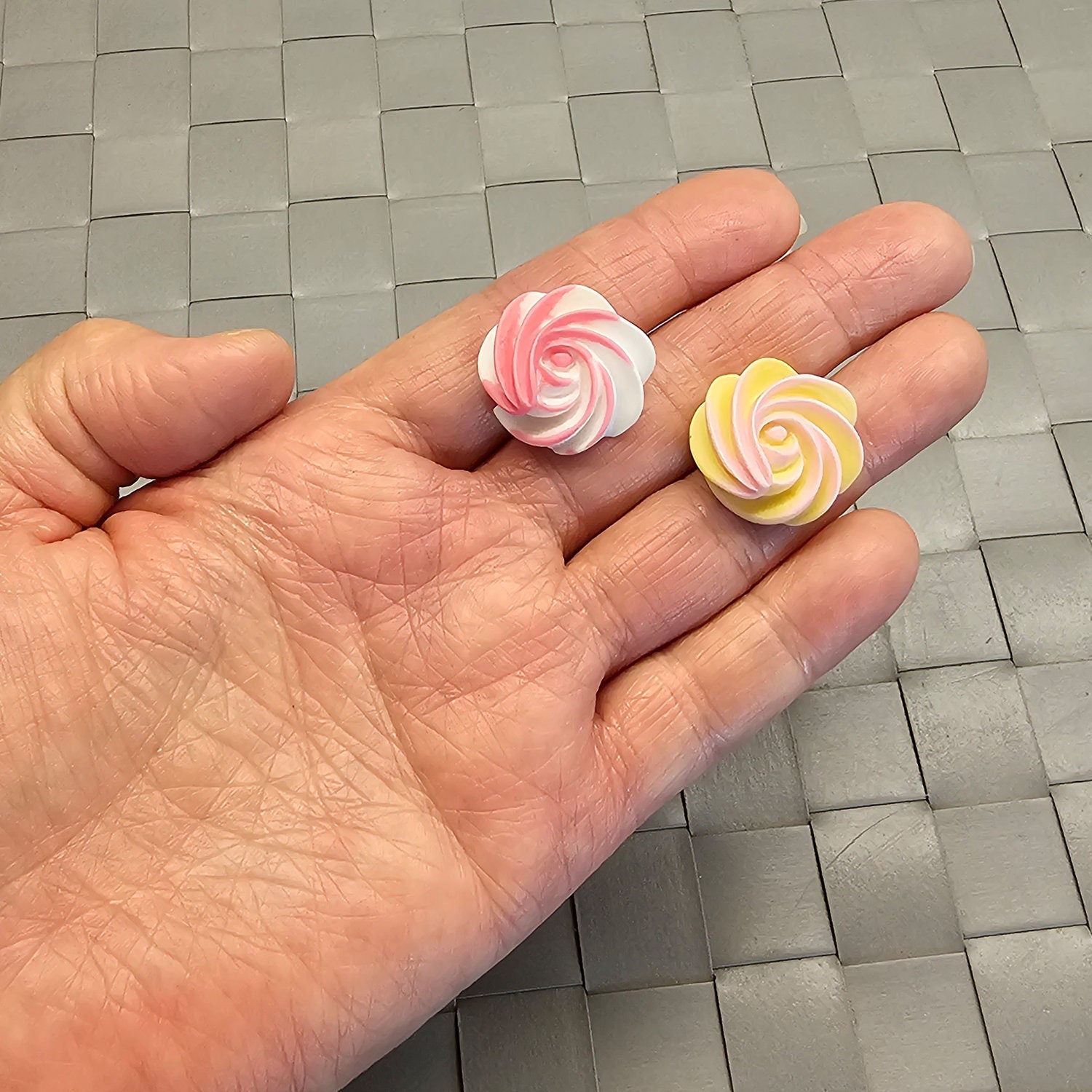 5/15/30 pcs Two Tone Whipped Cream Meringue Kiss Swirl Candy Icing Resin Flat Back Cabochons #CAB056