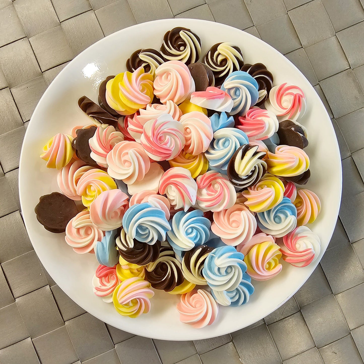 5/15/30 pcs Two Tone Whipped Cream Meringue Kiss Swirl Candy Icing Resin Flat Back Cabochons #CAB056