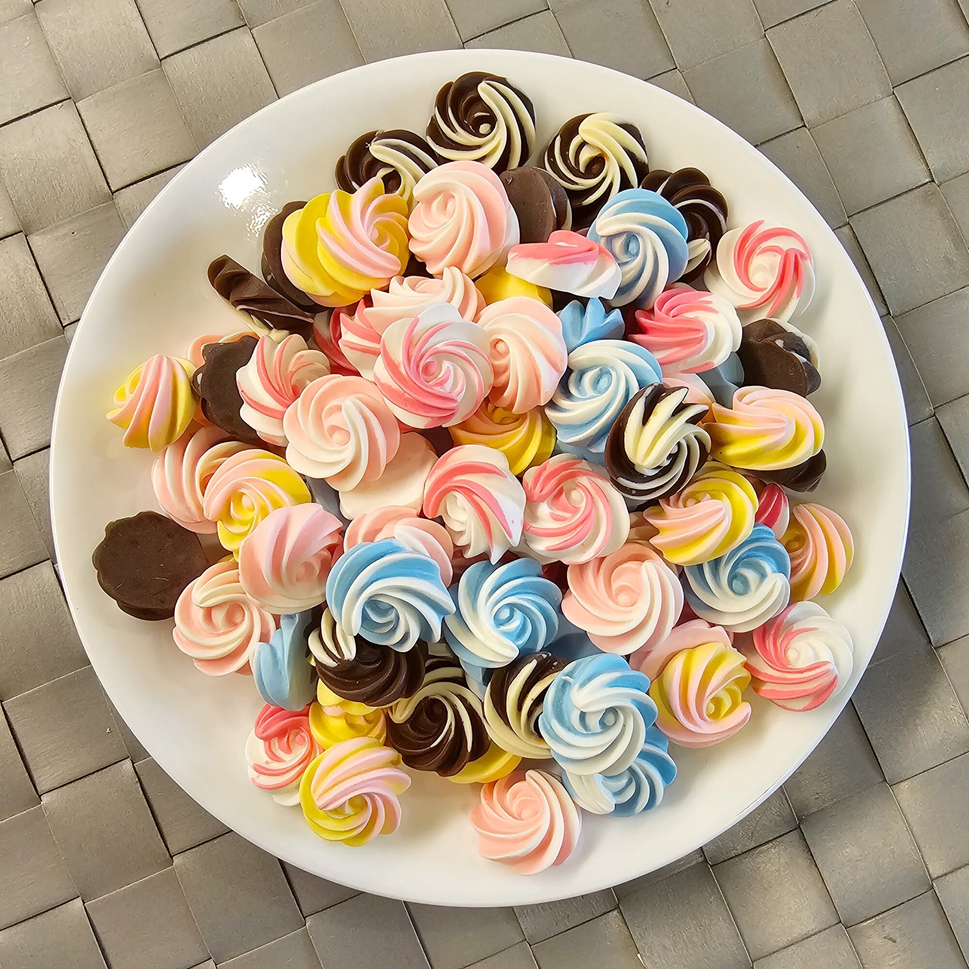 5/15/30 pcs Two Tone Whipped Cream Meringue Kiss Swirl Candy Icing Resin Flat Back Cabochons #CAB056