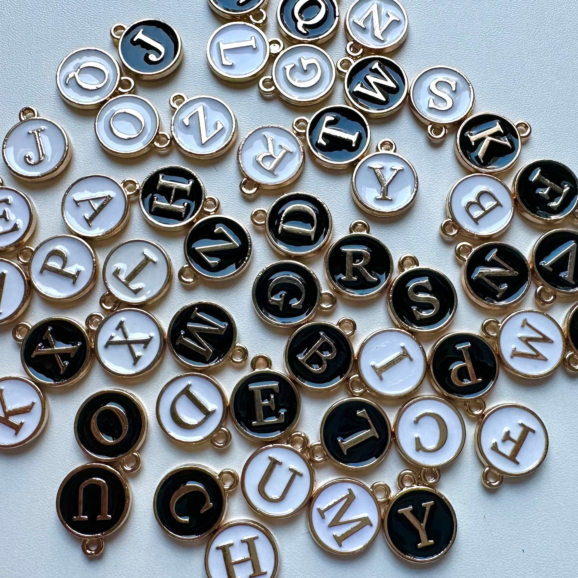 10/26 Pcs Double Sided Alphabet Letter Charms, Round Capital Letter A-Z Black White #CM011