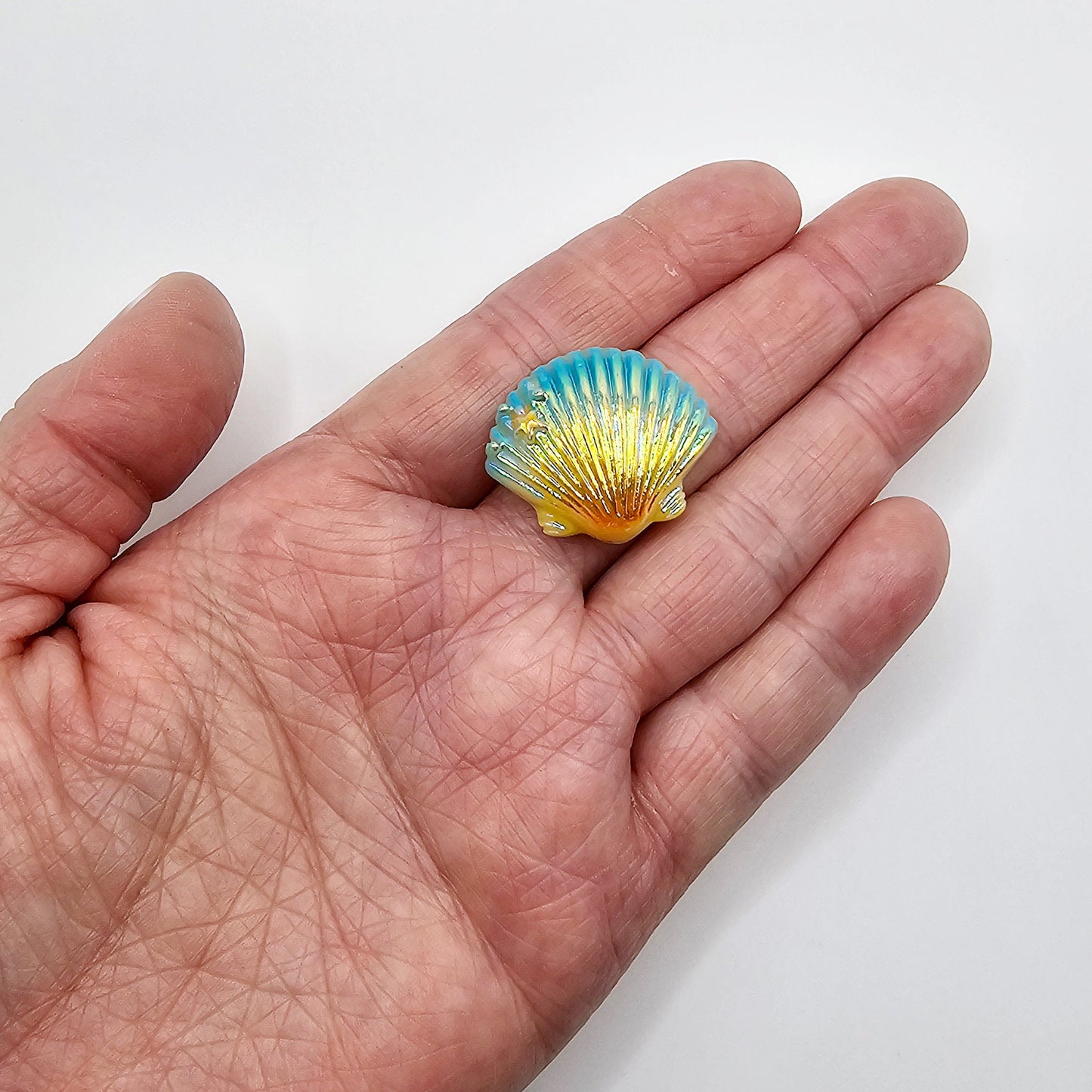 4/15 Pcs Iridescent Gradient Seashells Resin Flatback Cabochons, Cabochon #CAB091