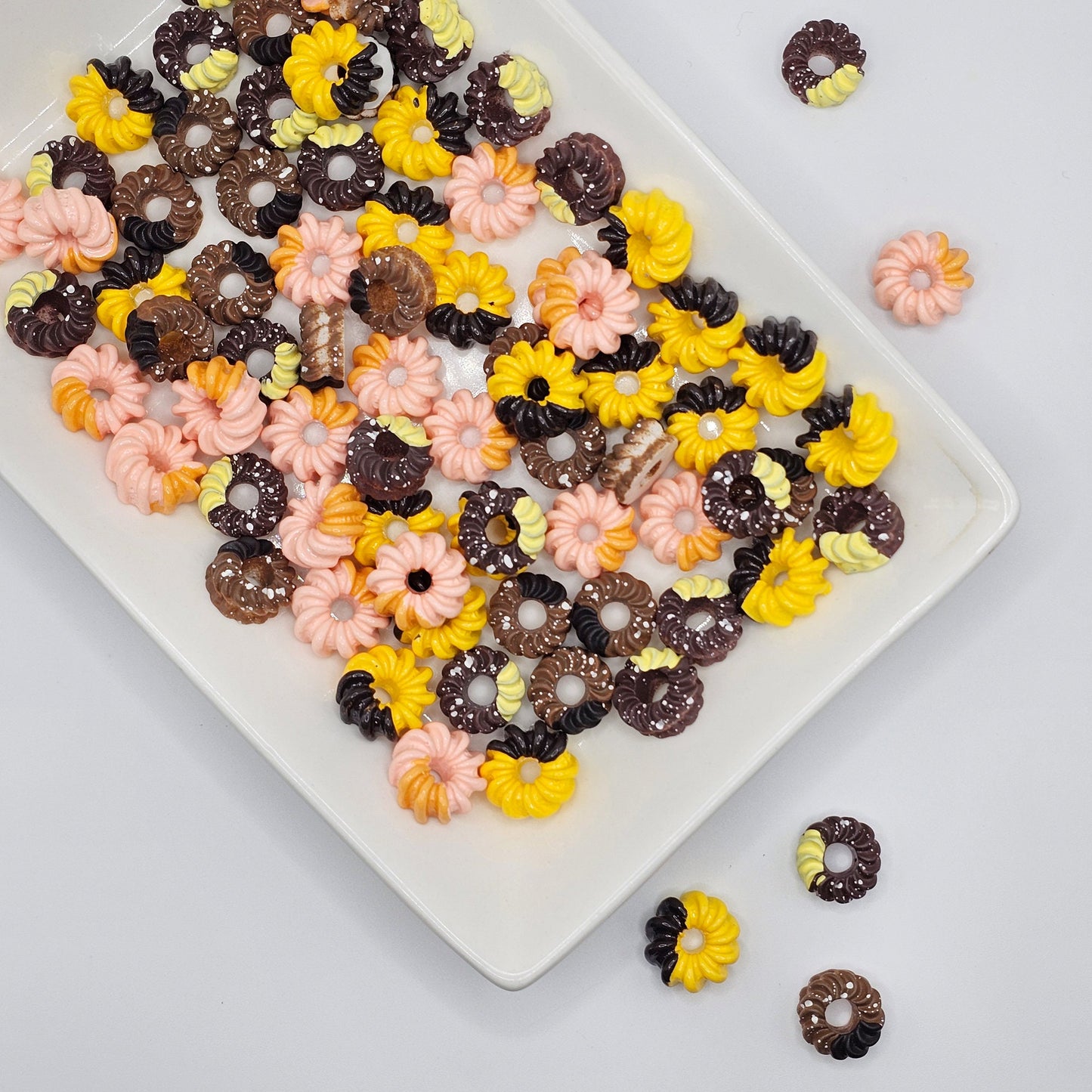 8/20 Pcs Miniature French Cruller Twist Donut Cabochons, Resin Flat Back Cabochon, Charm #CAB101