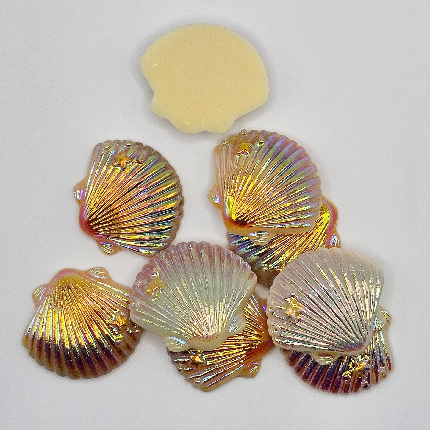 4/15 Pcs Iridescent Gradient Seashells Resin Flatback Cabochons, Cabochon #CAB091