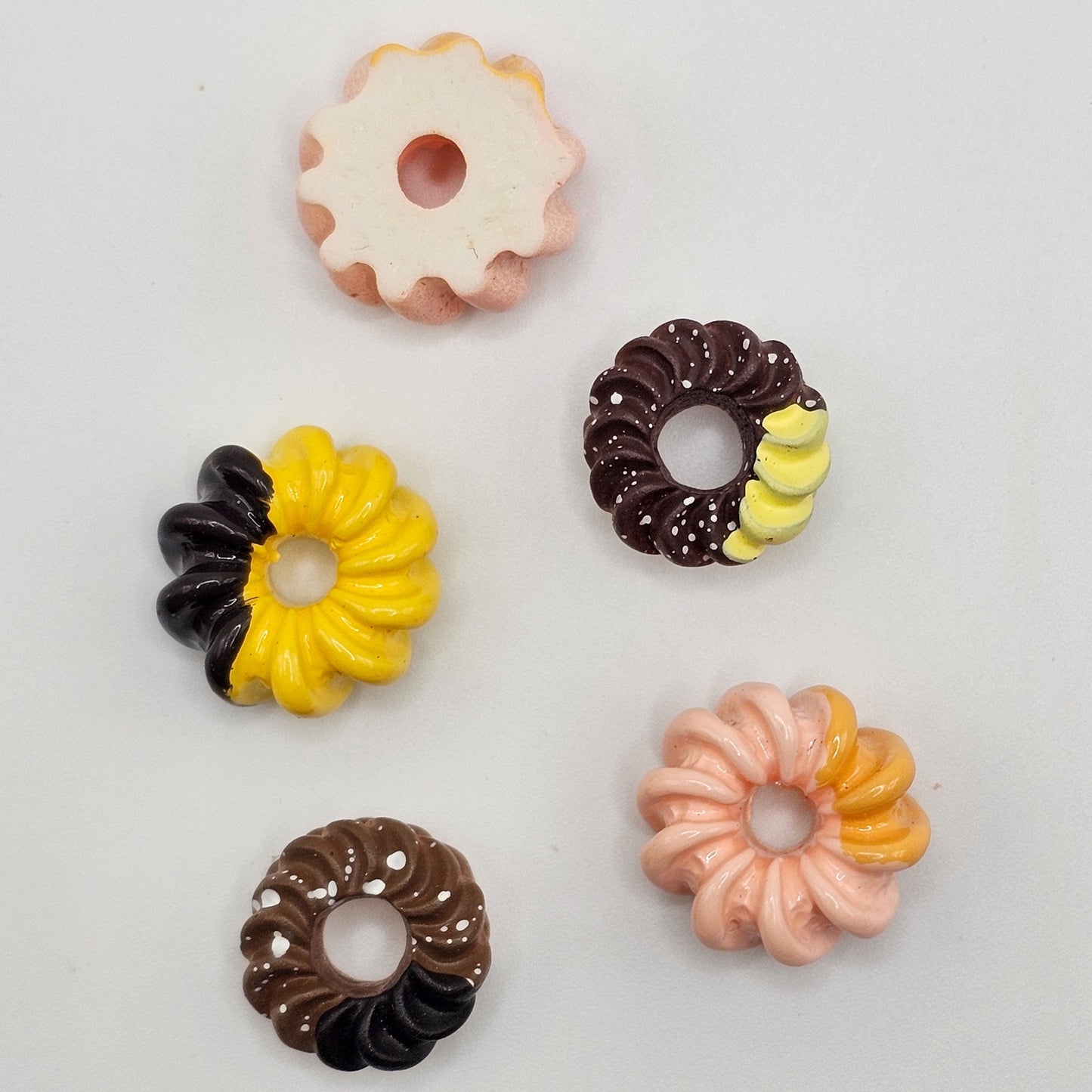 8/20 Pcs Miniature French Cruller Twist Donut Cabochons, Resin Flat Back Cabochon, Charm #CAB101