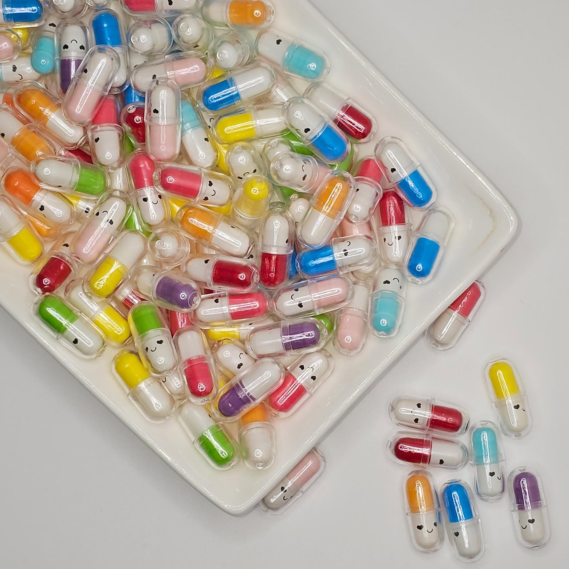 Half Color Plastic Pills Capsule Smiling Face 10/30/50 #CAB205