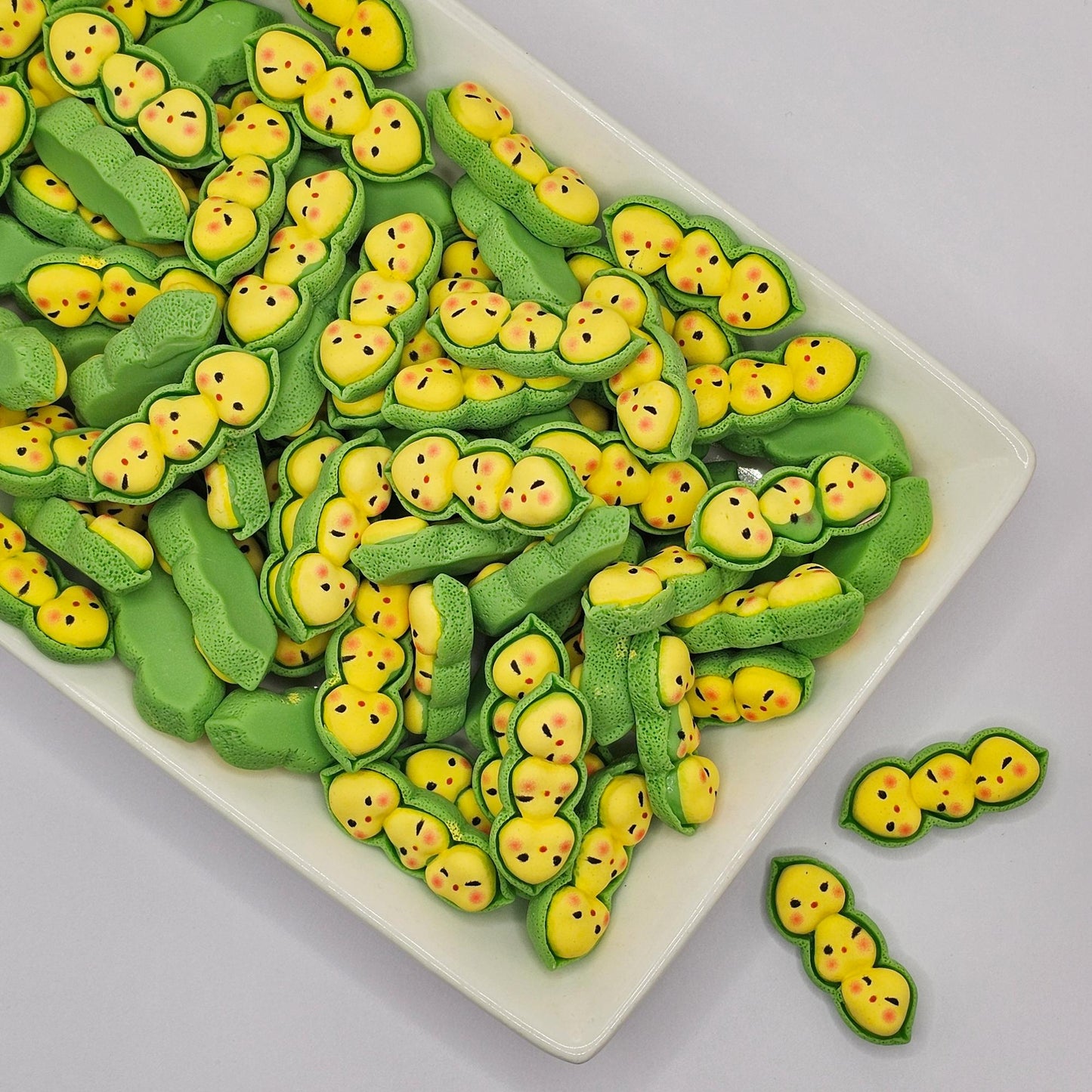 10/25 Pcs Pea pod embellishment cabochon yellow green resin Cabochons , #CAB188