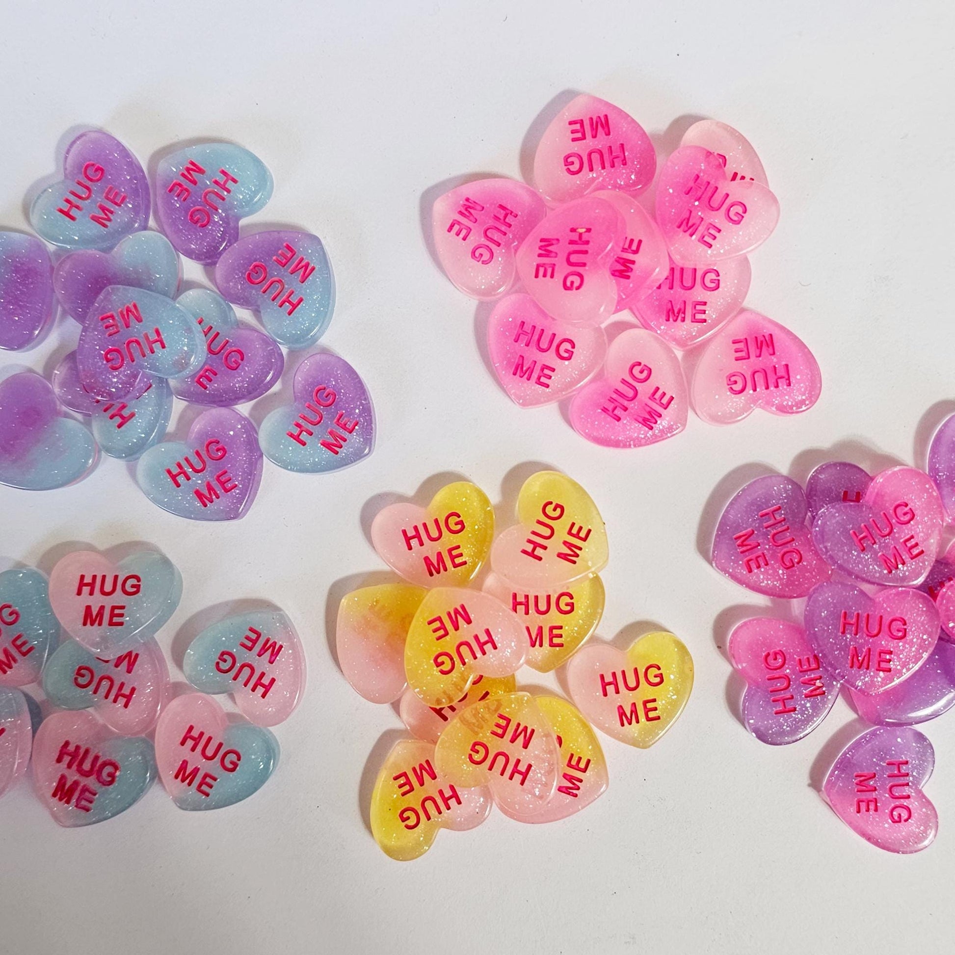 5/15/25 Pcs "Hug Me" Glittery Conversation Heart Cabochons, Valentines Resin Flatback Cabochon #CAB220